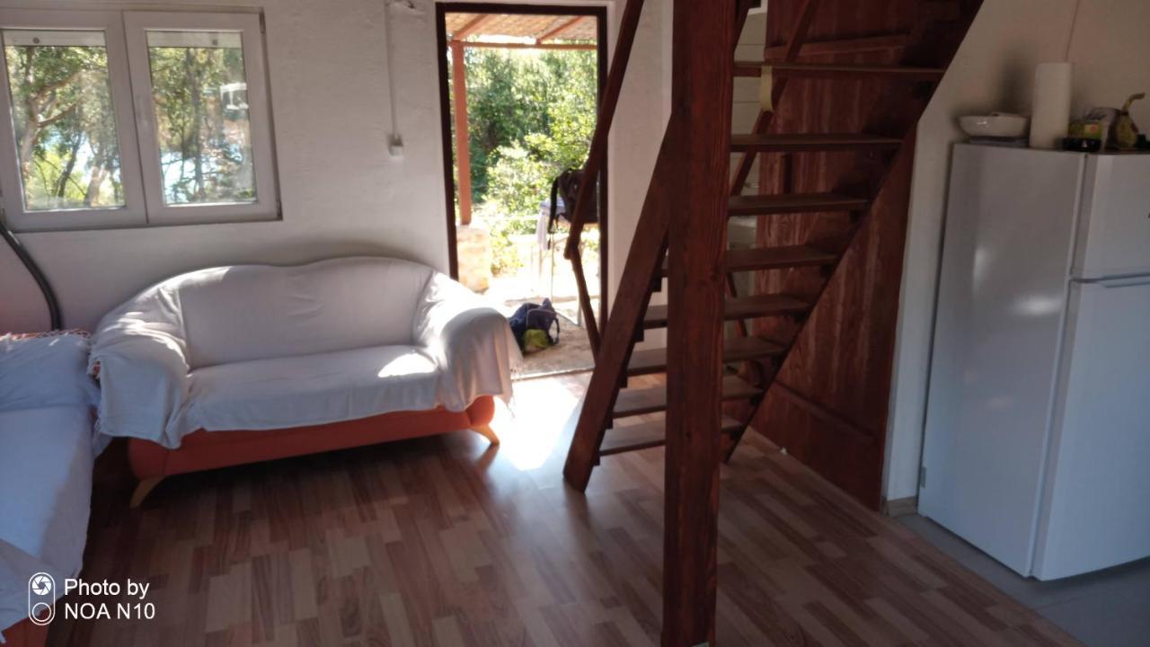 Isolated, 30m To Sea, Viktoria S Kali