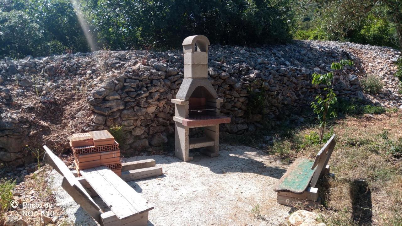 Isolated, 30m To Sea, Viktoria S * Kali